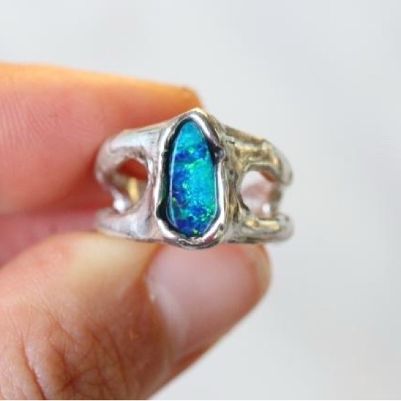 Sterling Silver and Opal Ring - Picture 2 of 11
